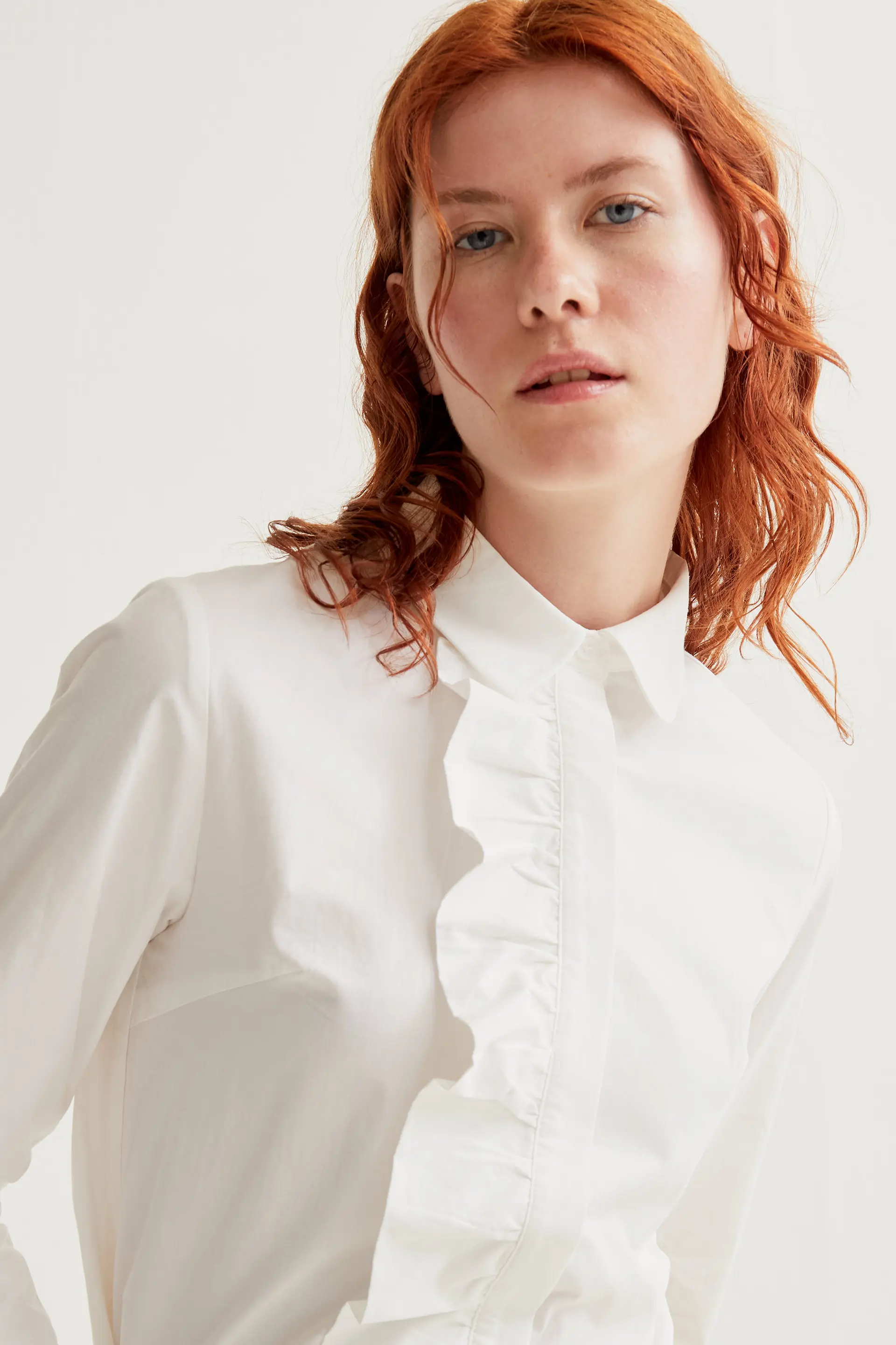 Camisa 100% algodón blanco con volante - Image 4