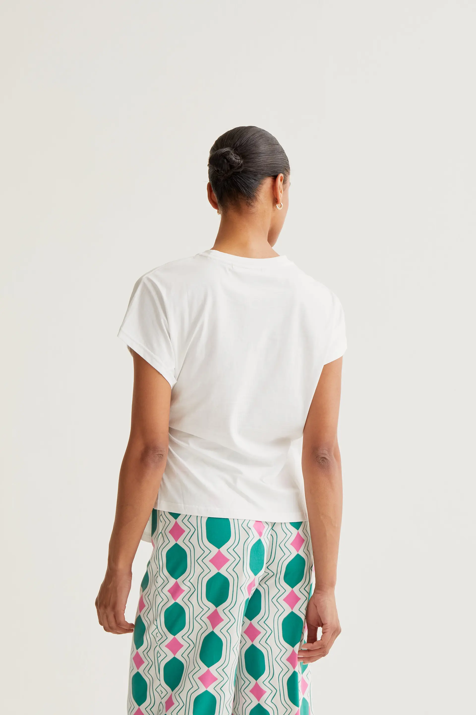 Camiseta 100% algodón blanca con nudo lateral - Image 3