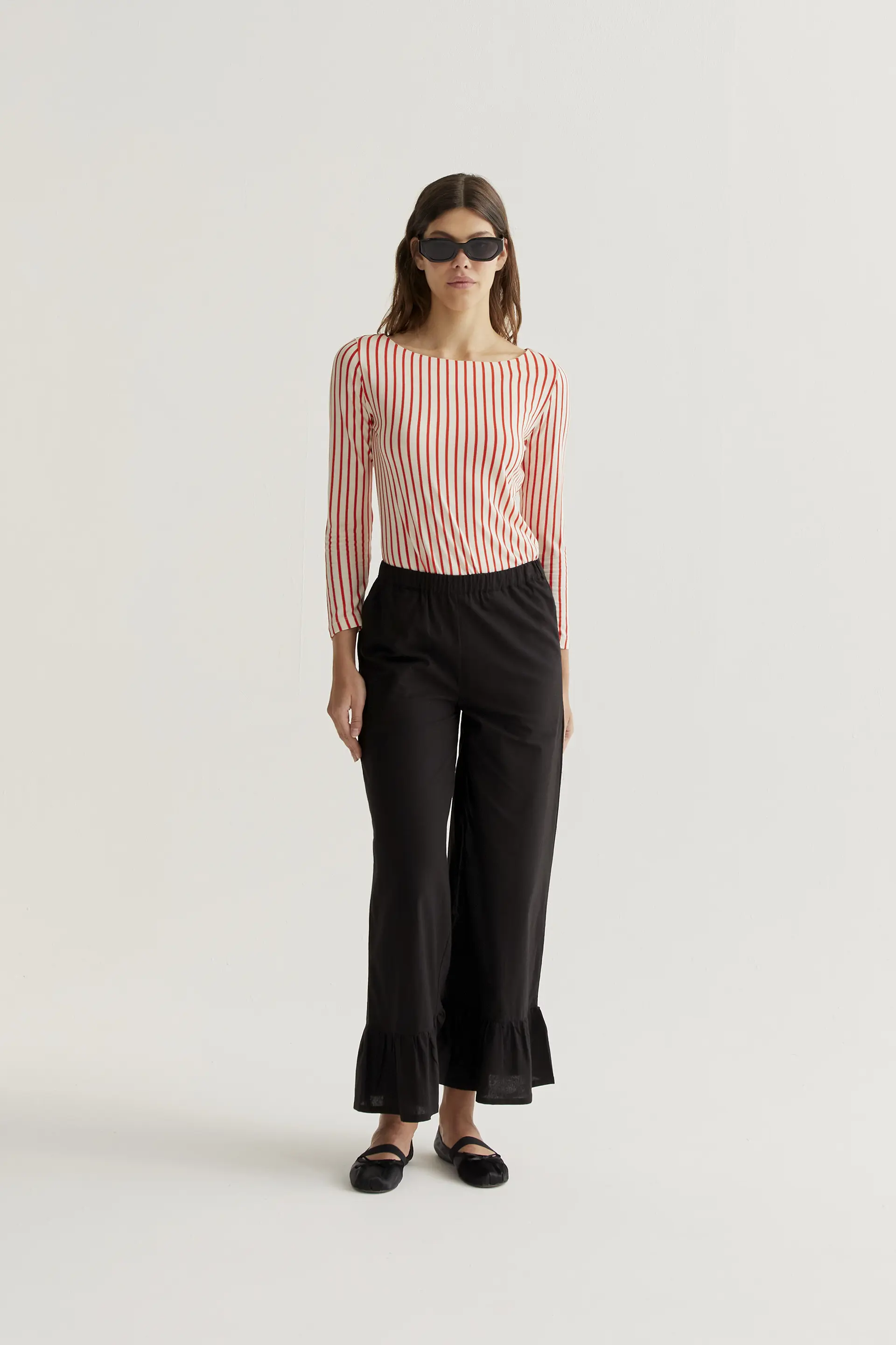 Camiseta con estampado de rayas rojas - Image 5