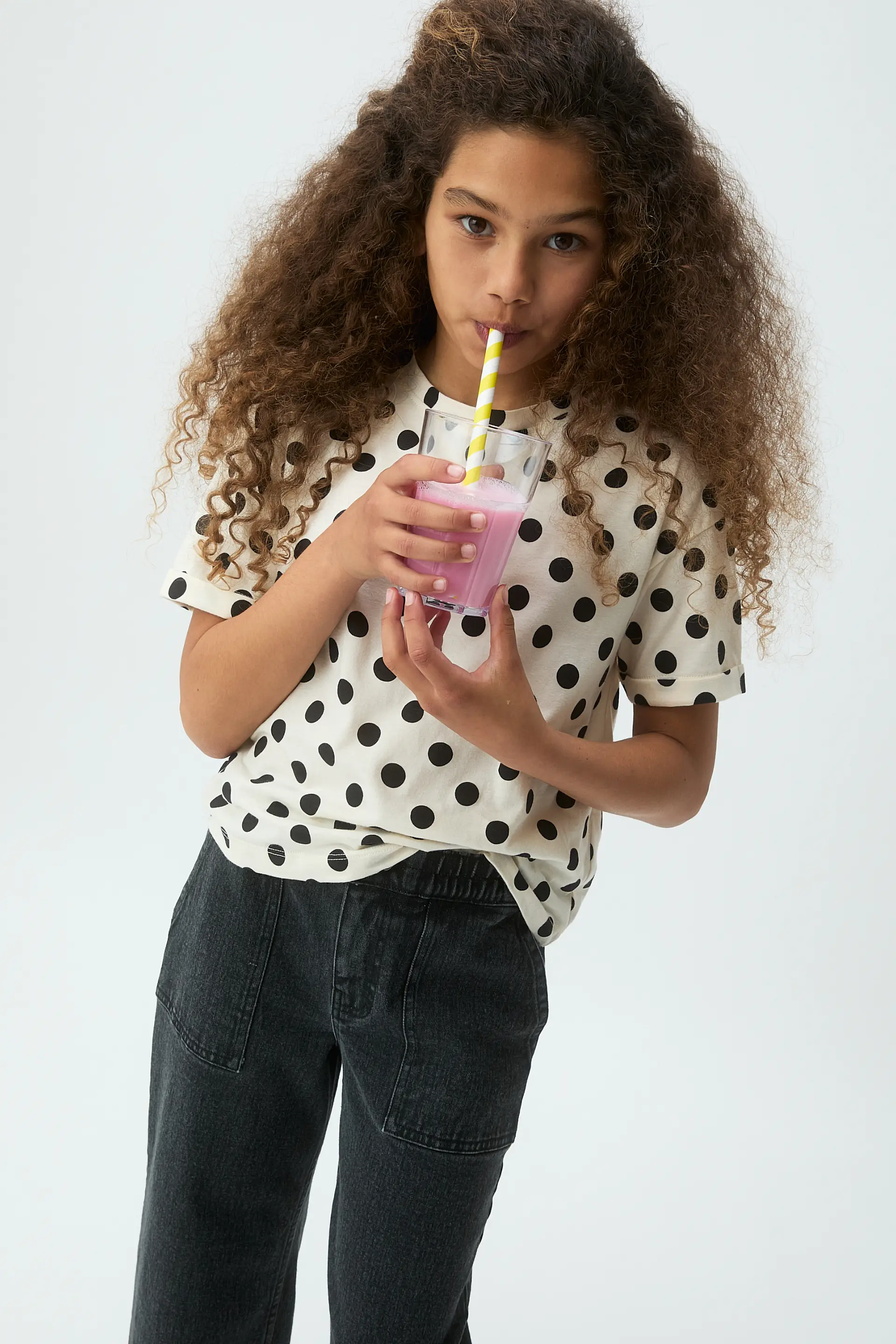 Camiseta de niña con estampado de lunares negro - Image 4