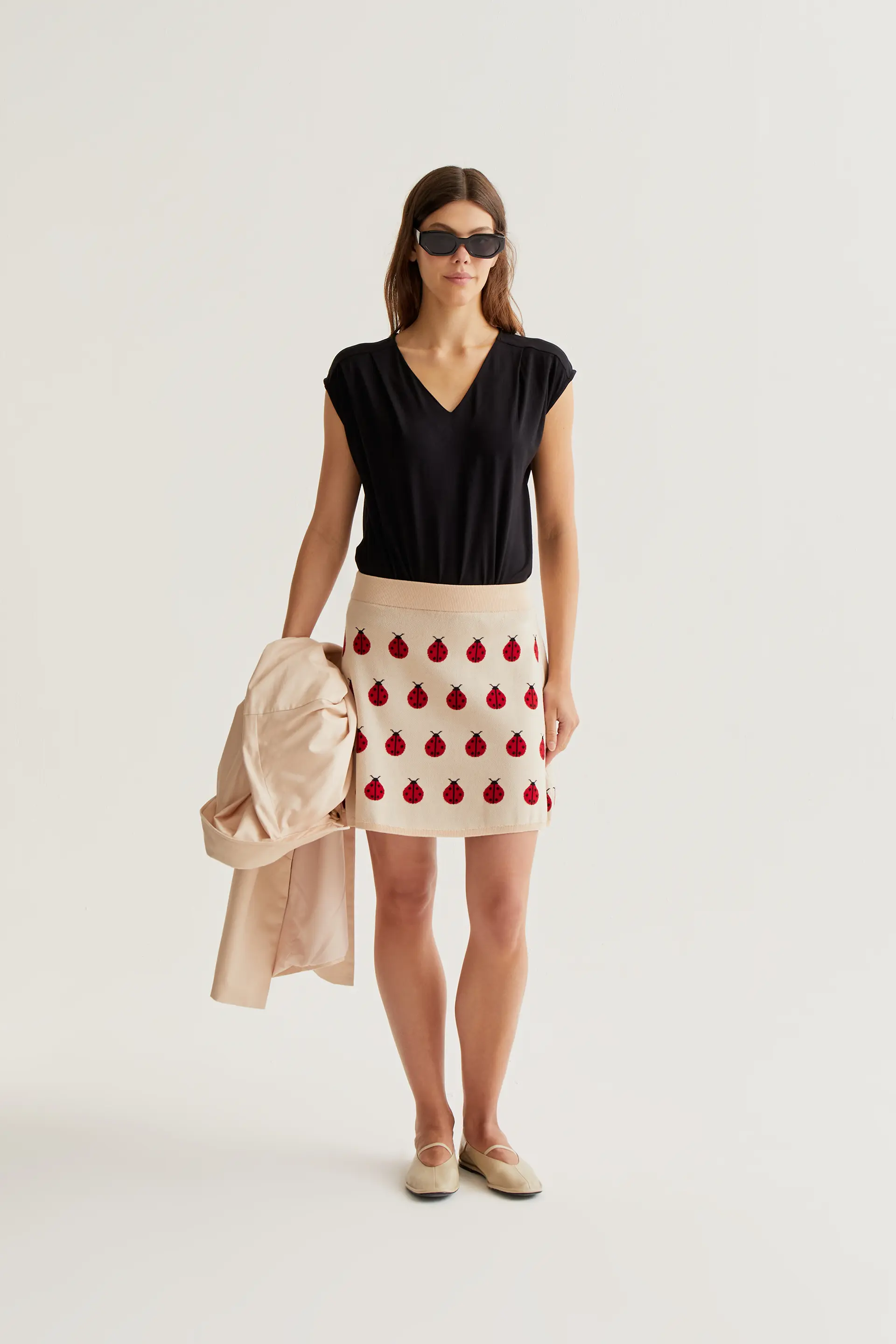 Camiseta negra manga sisa - Image 5