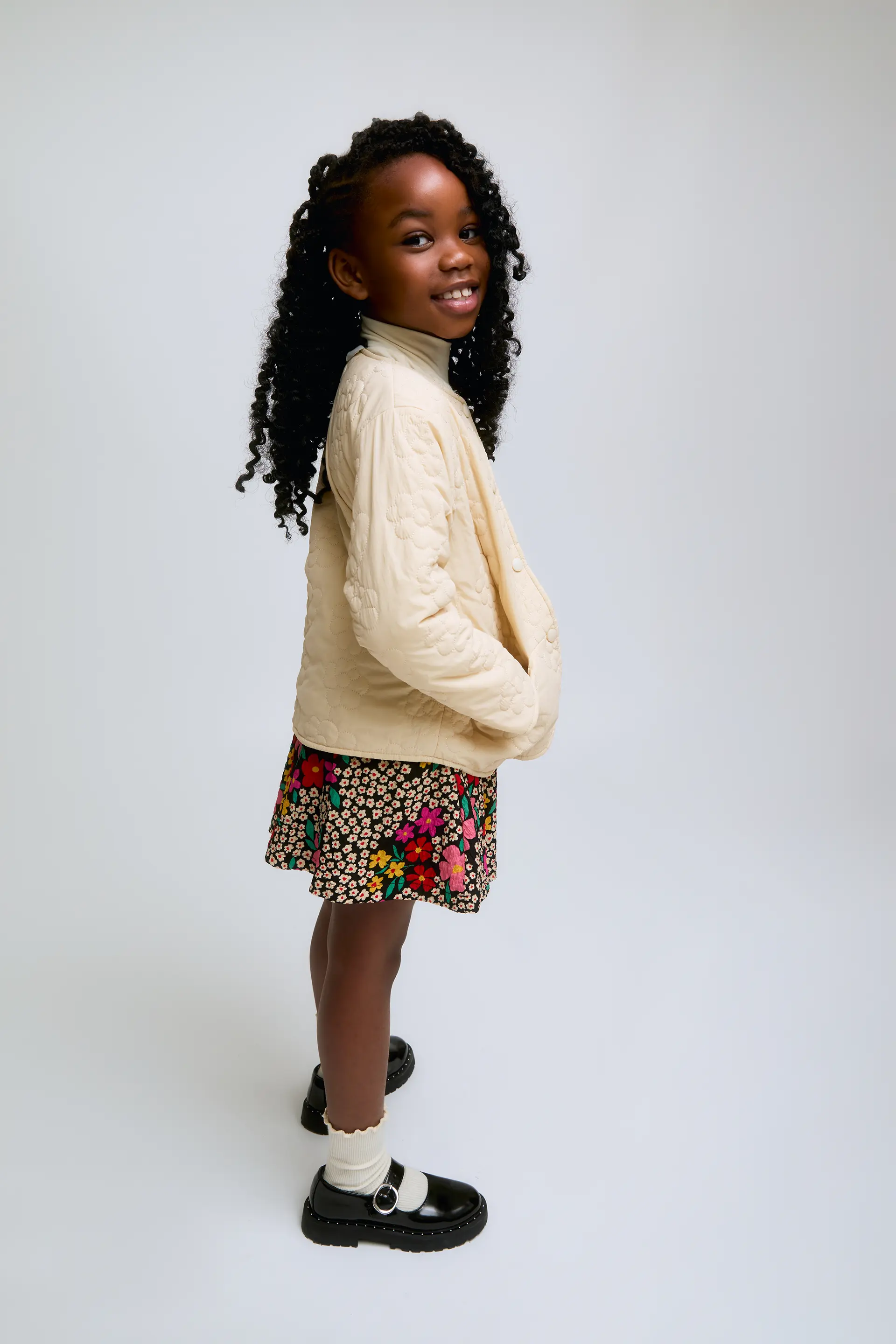 Falda corta de niña con estampado floral Giardino. - Image 4