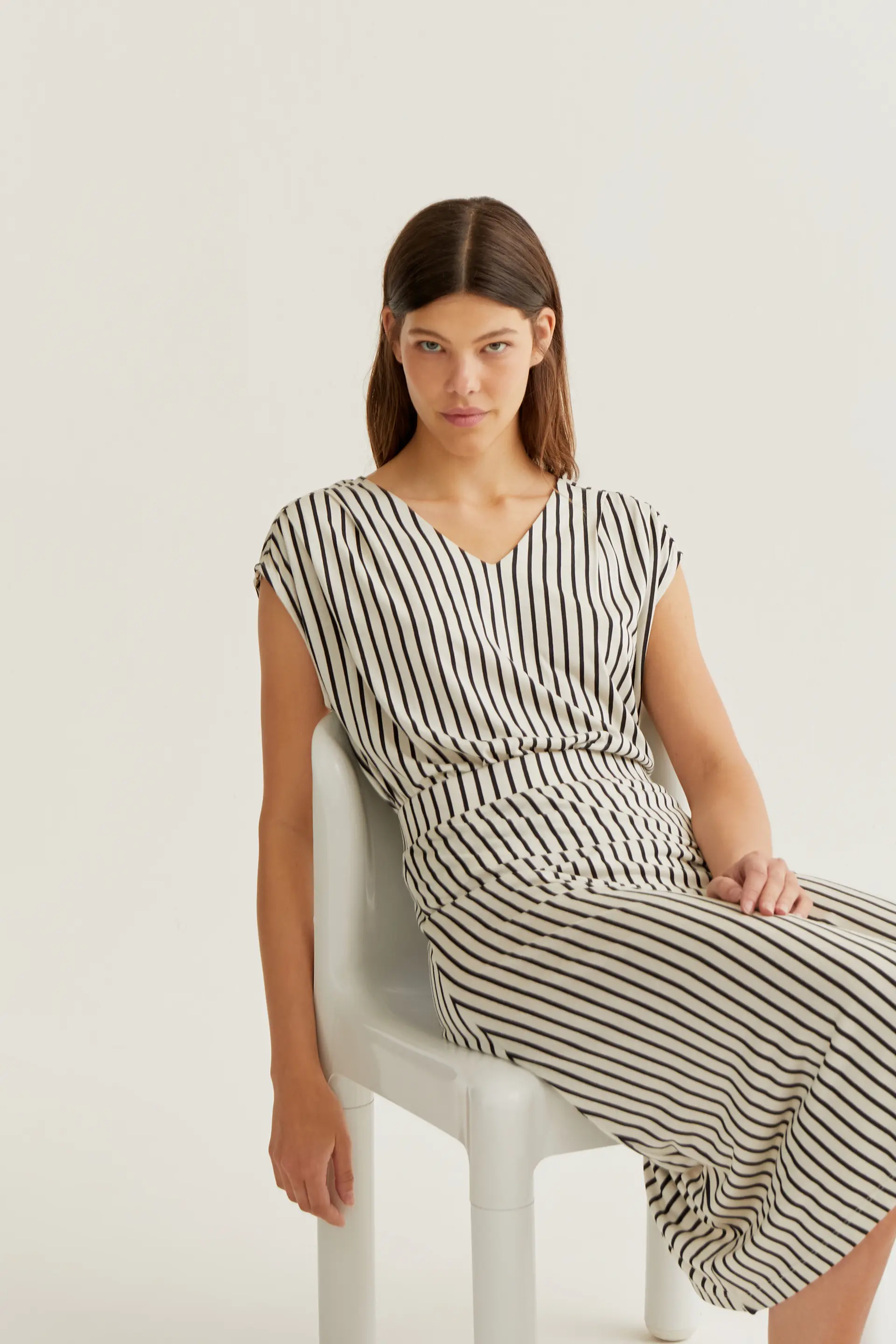 Falda midi con estampado de rayas negro - Image 6