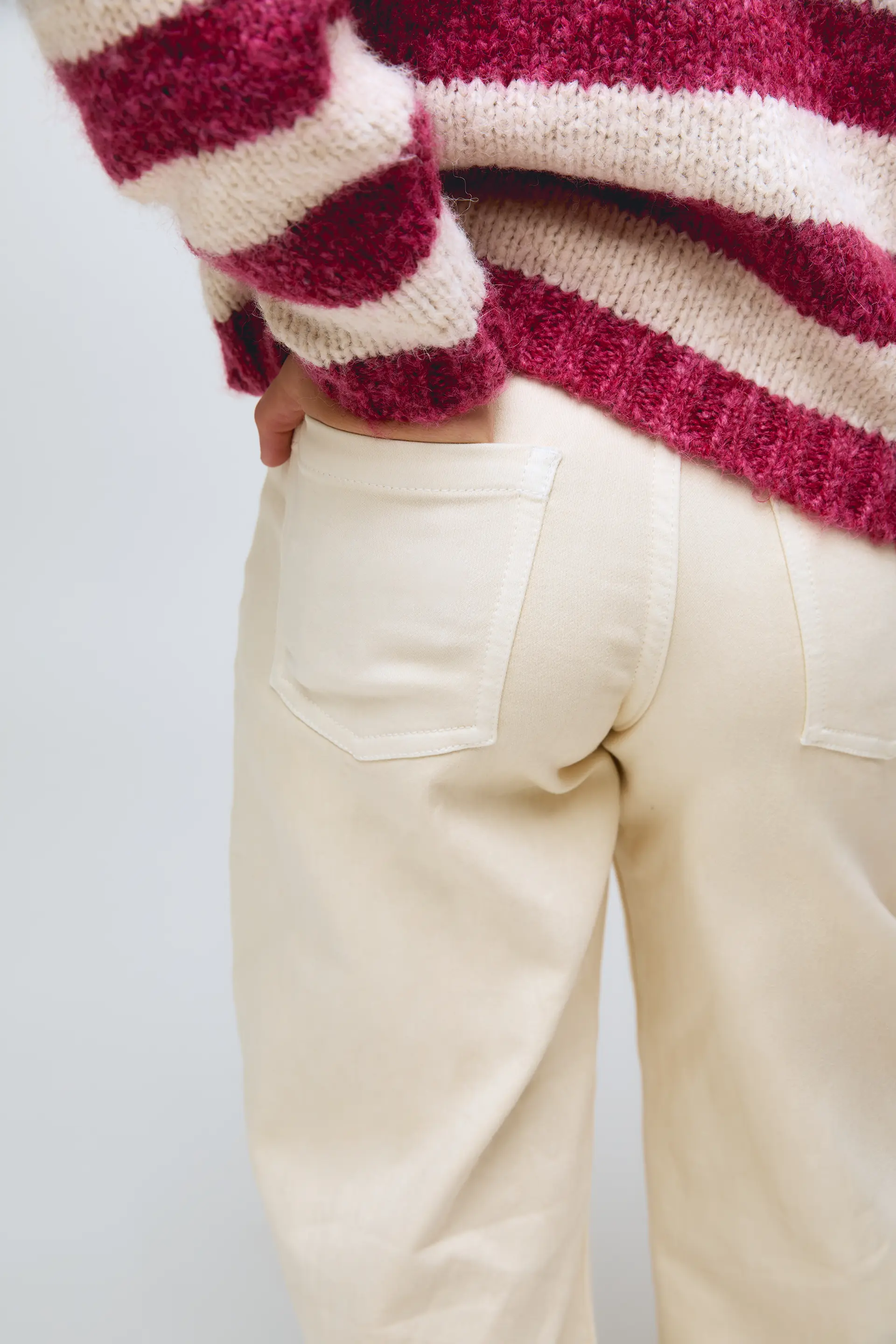 Pantalón de niña de pierna ancha en tono beige - Image 3