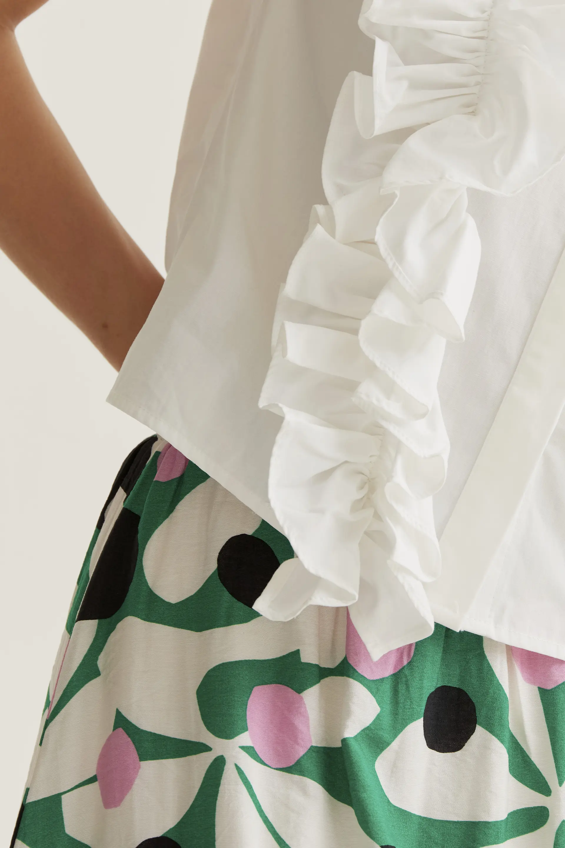 Top 100% algodón blanco con volante - Image 4